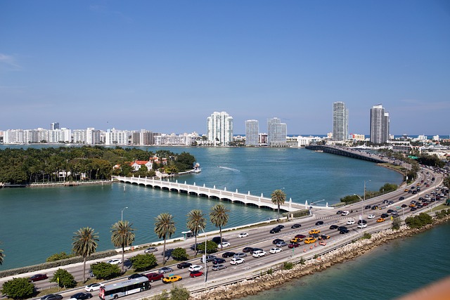 miami-ge7a37a06c_640 Miami